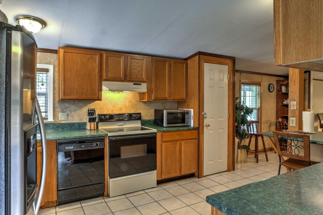 Ooltewah Cabin With Grill, Pool Table And Porch! エクステリア 写真