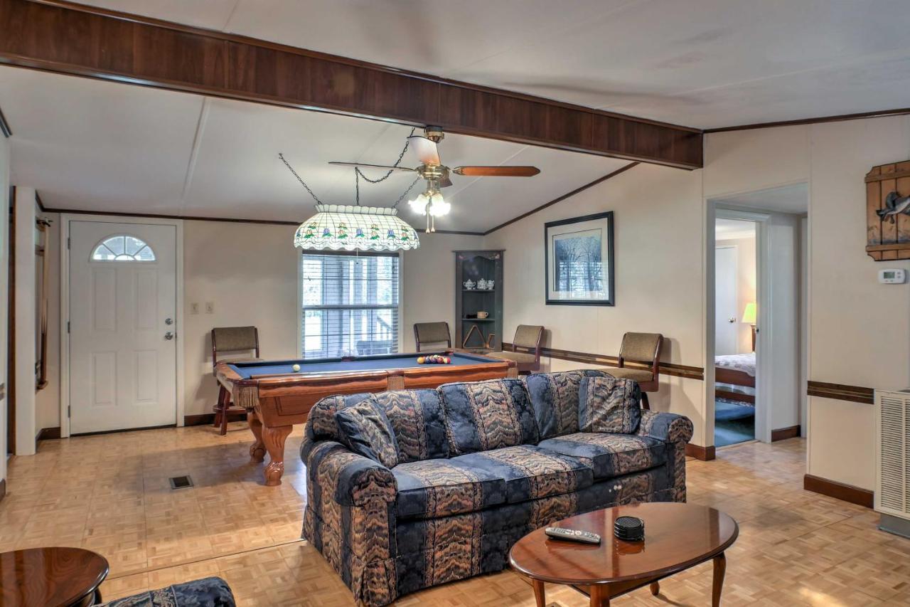 Ooltewah Cabin With Grill, Pool Table And Porch! エクステリア 写真