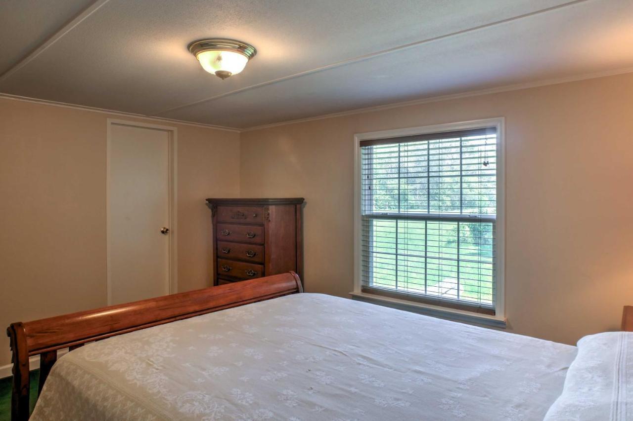 Ooltewah Cabin With Grill, Pool Table And Porch! エクステリア 写真