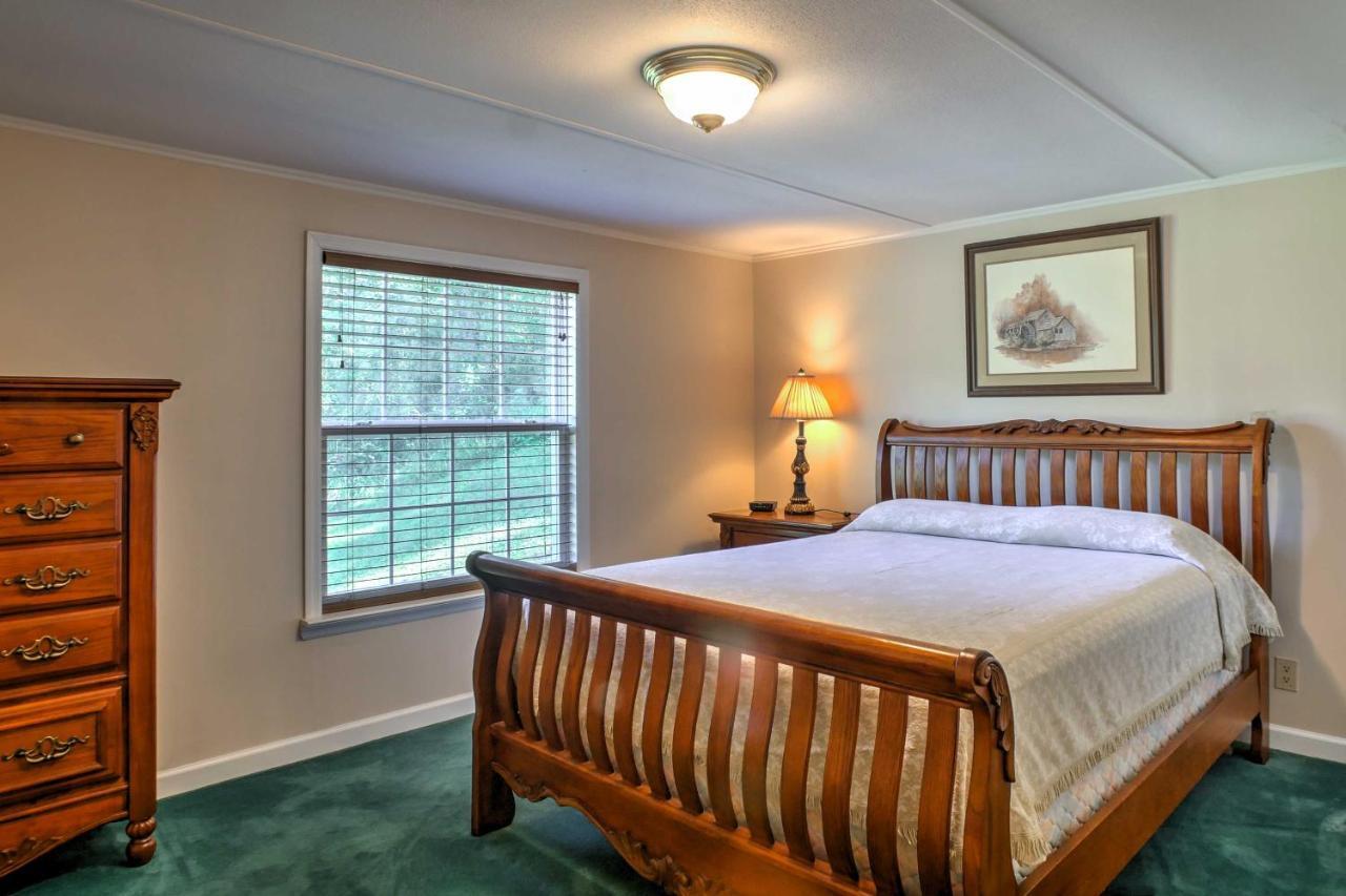 Ooltewah Cabin With Grill, Pool Table And Porch! エクステリア 写真