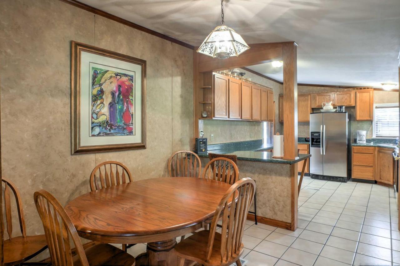 Ooltewah Cabin With Grill, Pool Table And Porch! エクステリア 写真