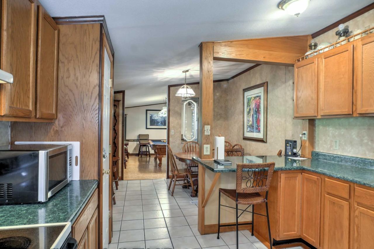 Ooltewah Cabin With Grill, Pool Table And Porch! エクステリア 写真