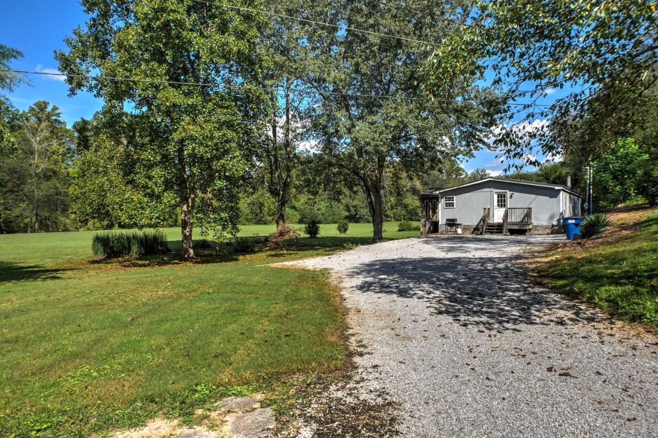 Ooltewah Cabin With Grill, Pool Table And Porch! エクステリア 写真