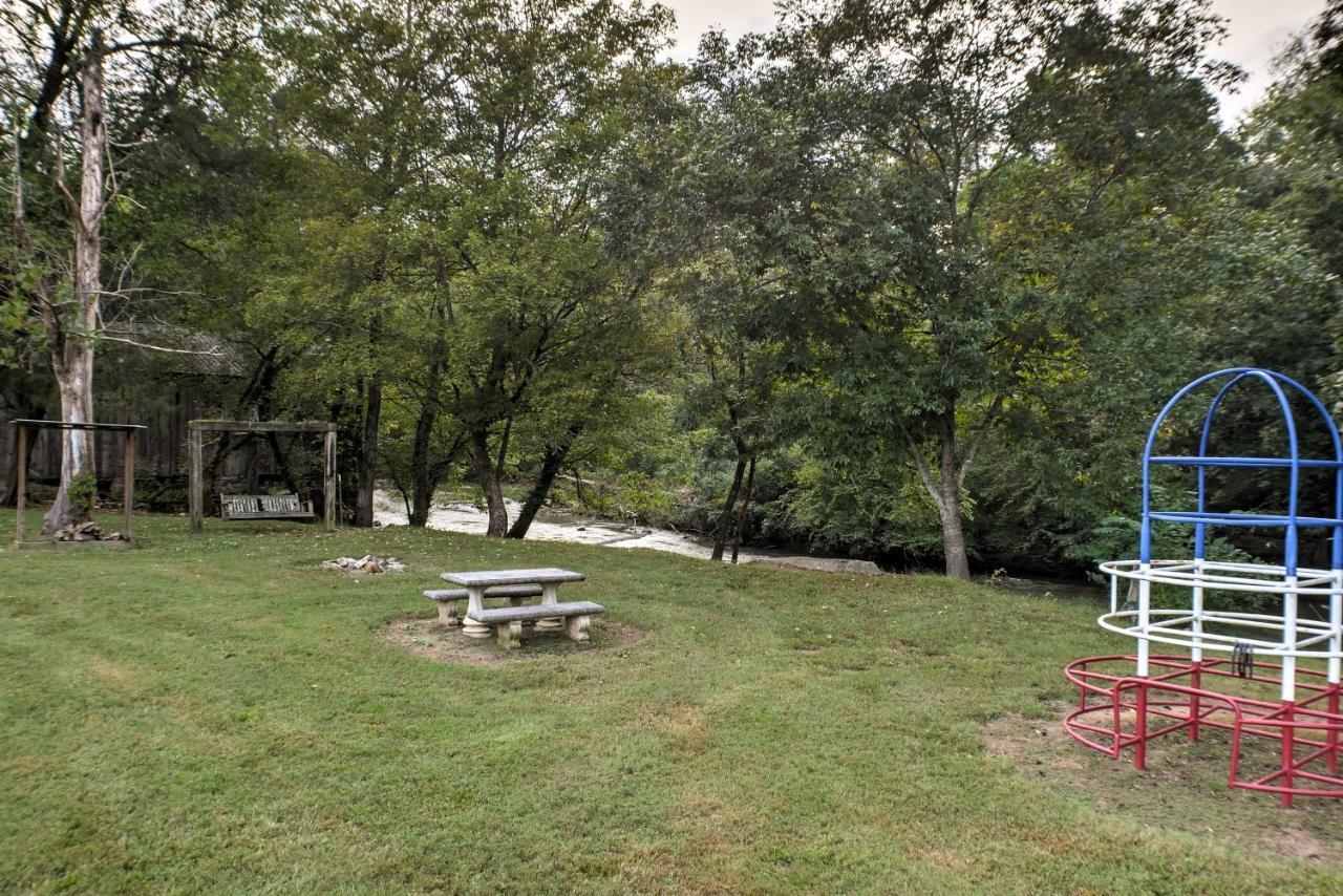 Ooltewah Cabin With Grill, Pool Table And Porch! エクステリア 写真